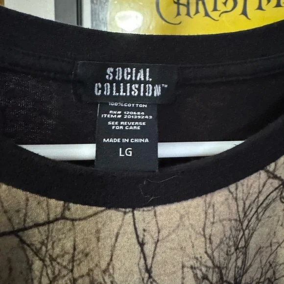 Skull Face Graphic Tshirt - Picture 3 of 3